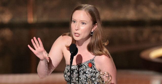 نجم HBO's 'Hacks' Hannah einbinder تصرخ 'F ** K Ice ، فلسطين مجاني “