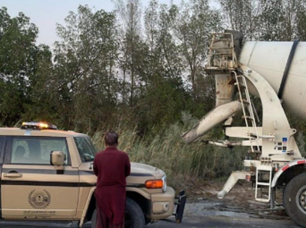 ضبط مقيم باكستاني لتلويثه البيئة بتفريغ مواد خرسانية في منطقة المدينة المنورة