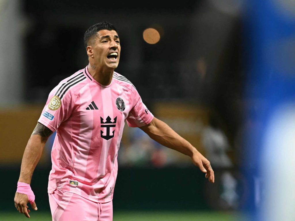 سواريز يتلقى عقوبة قاسية بسبب حادثة البصق