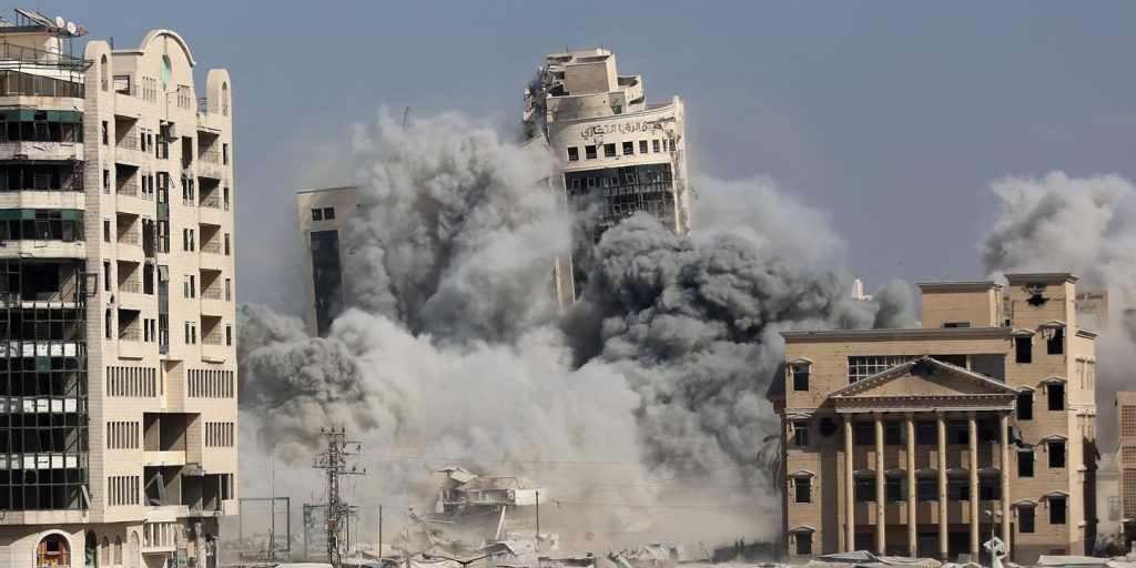 Live ، Gaza: “مدينة غزة بيرنز” و “لو موندي تبدو صامتة” ، تنبه محمود باسال ، المتحدث الرسمي باسم الدفاع المدني