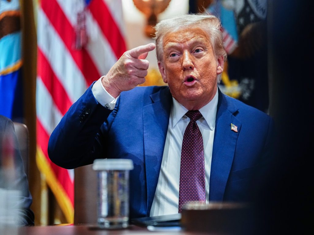 ترامب يدعو الأوروبيين إلى التوقف عن شراء النفط الروسي