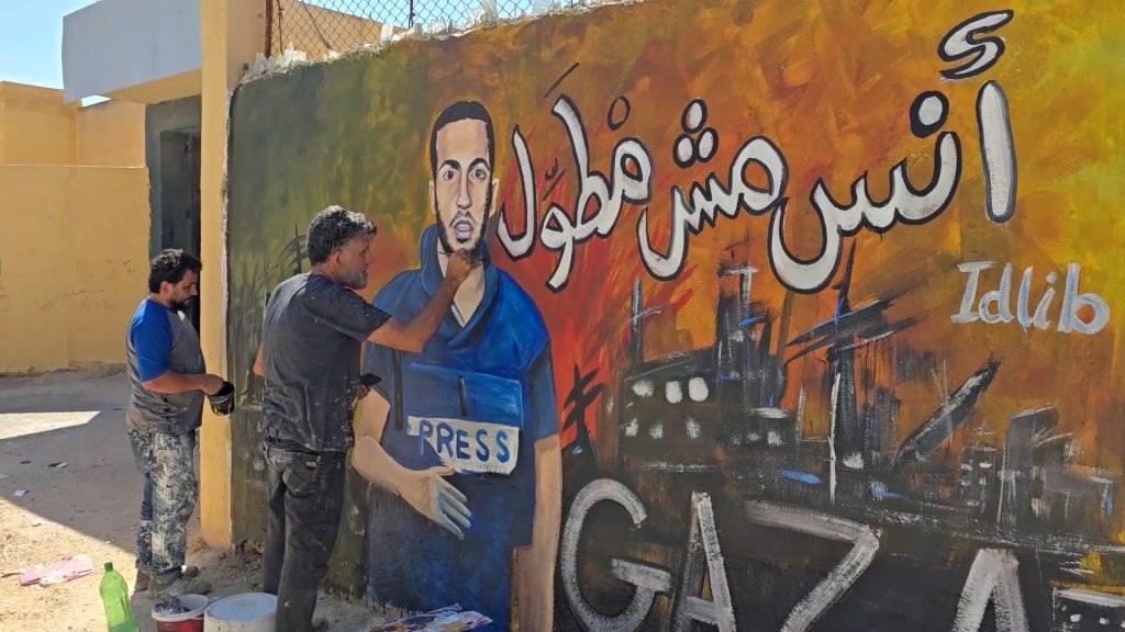 من إدلب إلى غزة ريشة ترسم الحياة على جدران الموت