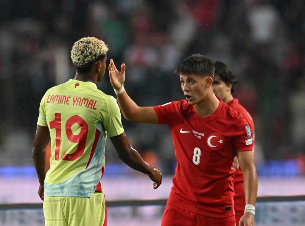 شاهد.. سبب اشتباك غولر ولامين جمال في مباراة تركيا وإسبانيا