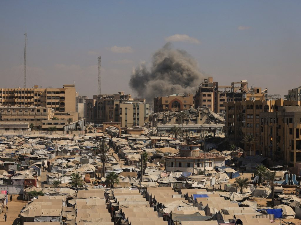 الاحتلال يأمر جميع سكان غزة بالإخلاء ويقصف منازل المدينة