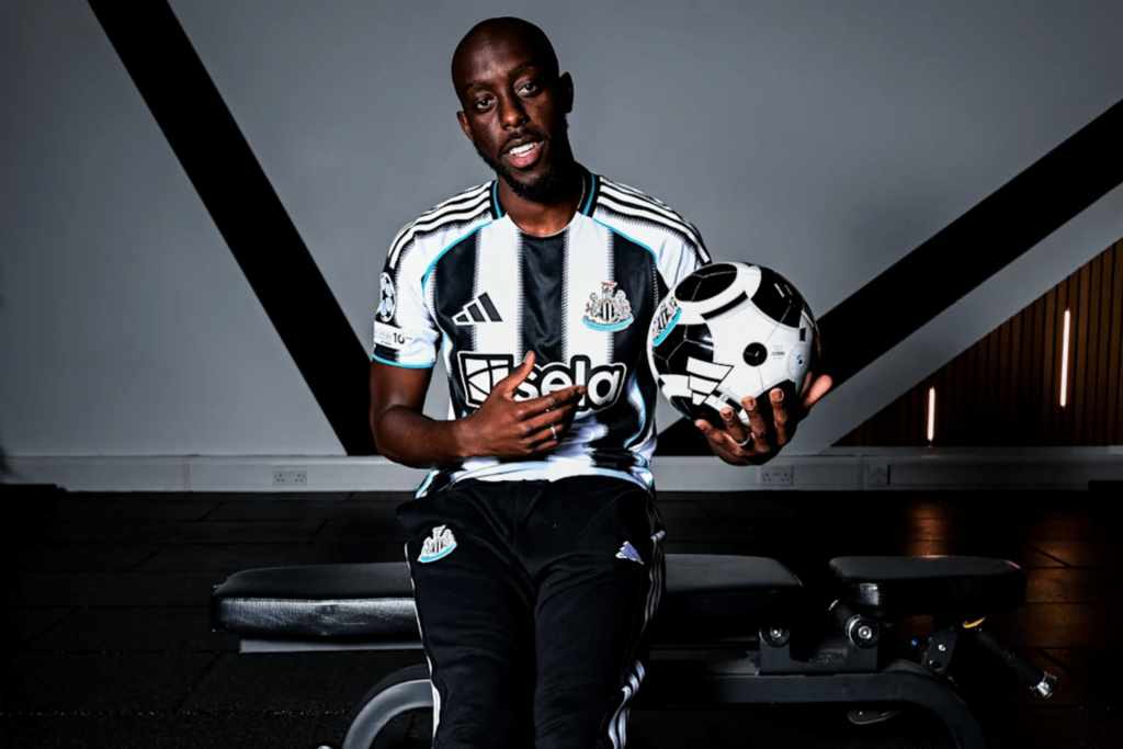 نيوكاسل يضم الكونغولي يوان ويسا قبل 30 ثانية من غلق سوق الانتقالات