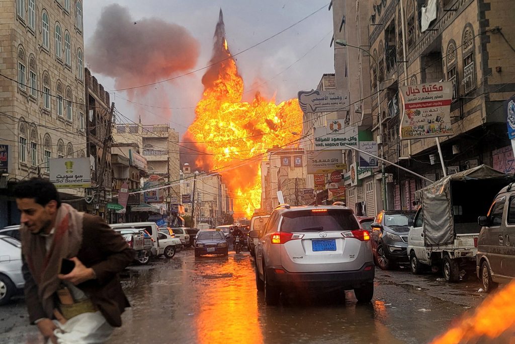 بين “ضربة حظ” و”استهداف جبان”.. جدل بالمنصات حول اغتيال إسرائيل رئيس وزراء الحوثيين | سياسة