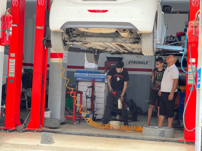 "أزمة عجلات السيارات الجزائر.. ارتفاع الأسعار يثقل كاهل المواطن "