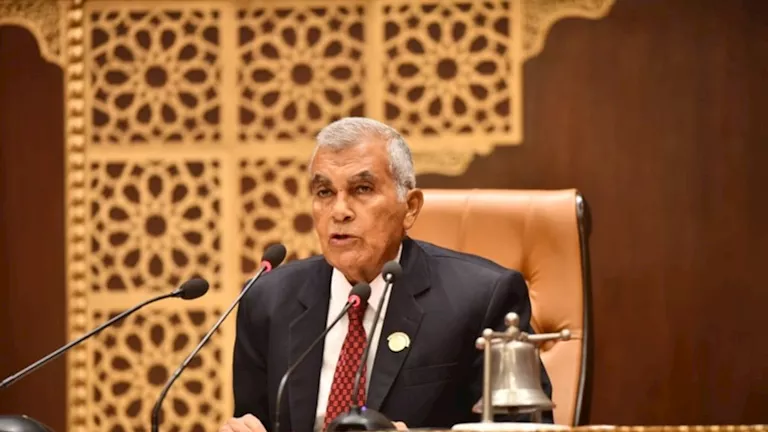 رئيس الشيوخ يعرب عن اعتزازه بالتعاون القائم بين المجلس والنيابة الإدار