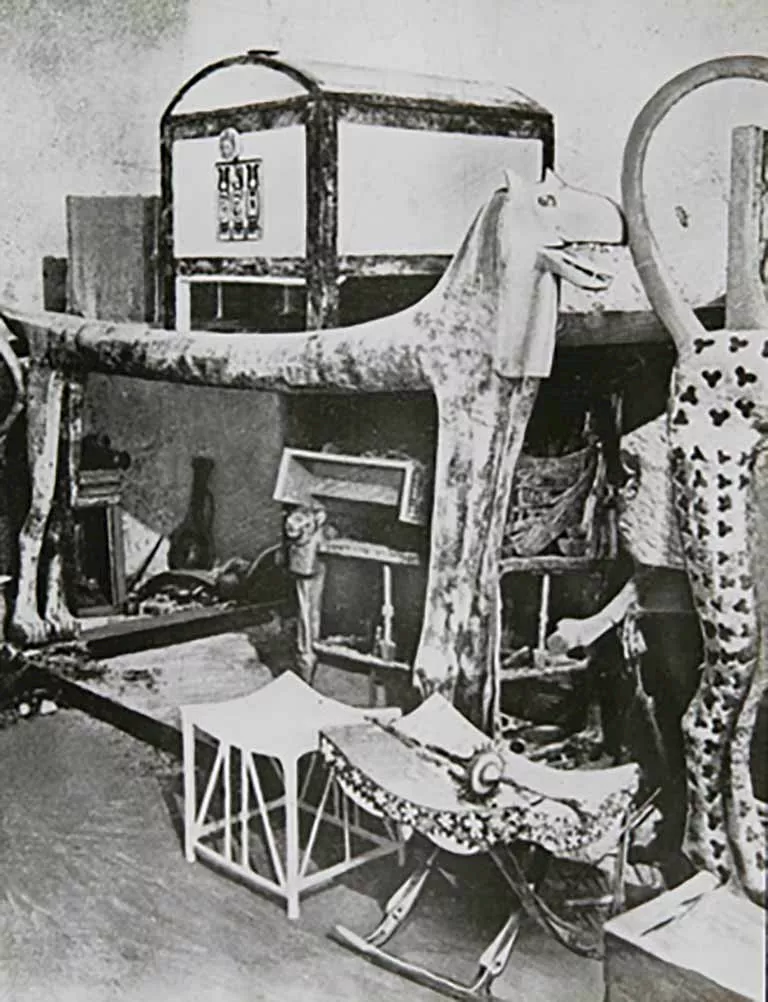 صورة أرشيفية - الأثاث الجنائزى