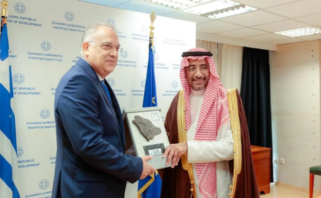 وزير الصناعة والثروة المعدنية يختتم زيارة رسمية إلى اليونان