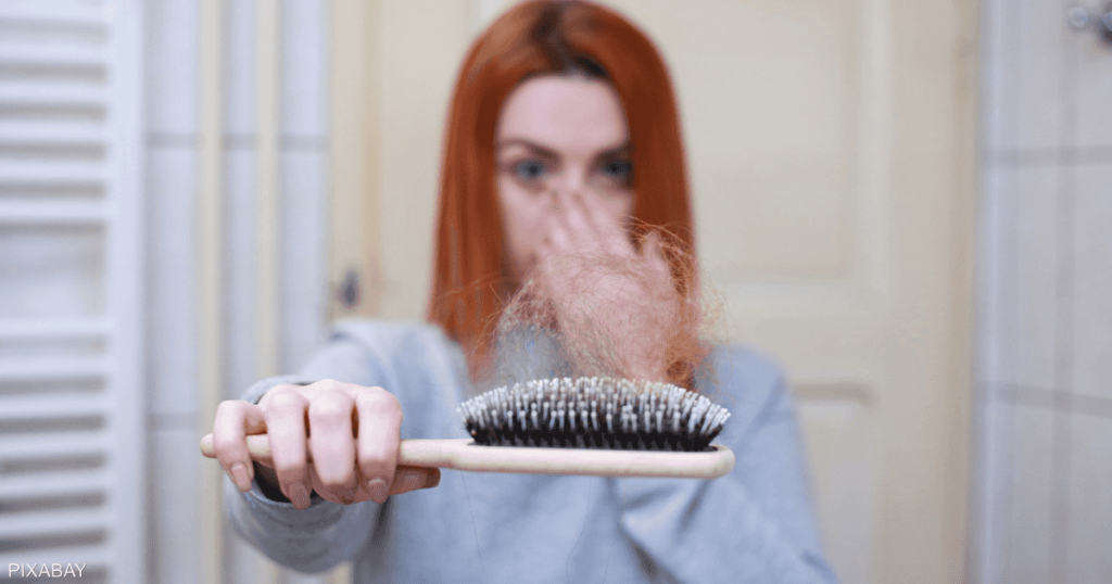 8 أطعمة يجب تجنبها لتفادي تساقط الشعر