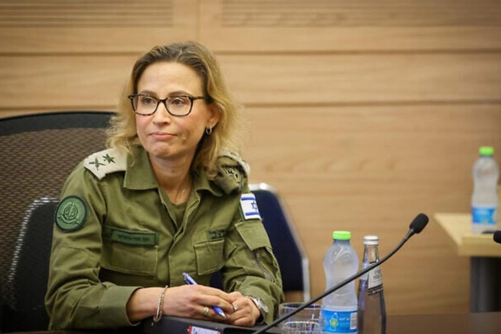 يفعات تومر يروشالمي، المدعية العامة للجيش، أجبرت على الاستقالة من قبل الحكومة