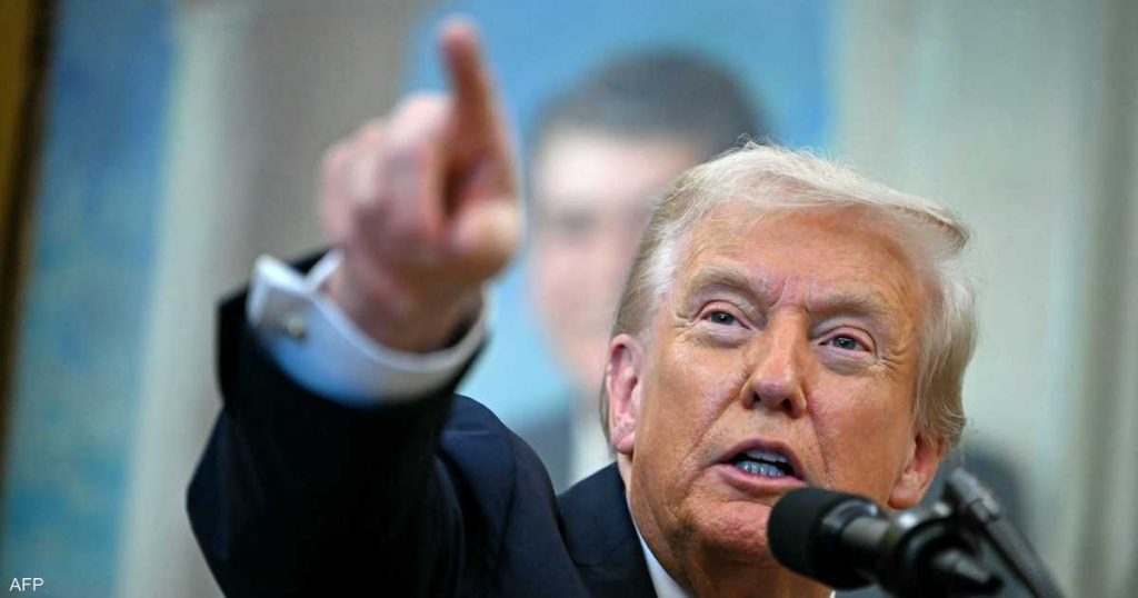 معركة على الهواء.. ترامب يرد على من شبهه بـ”قرد هارب”