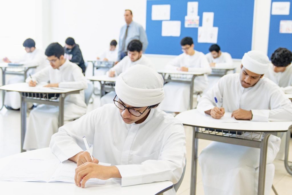 إقرار للطالب وولي الأمر يحدد ثماني مخالفات سلوكية محظورة أثناء الامتحانات