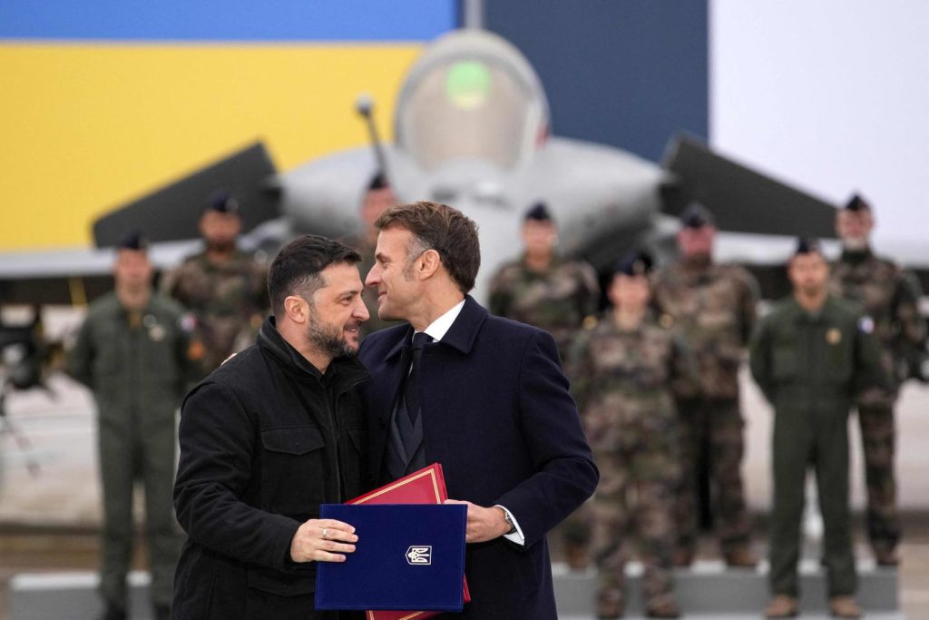 تحاول فرنسا وأوكرانيا تعزيز تعاونهما الدفاعي في وقت حرج بالنسبة لكييف