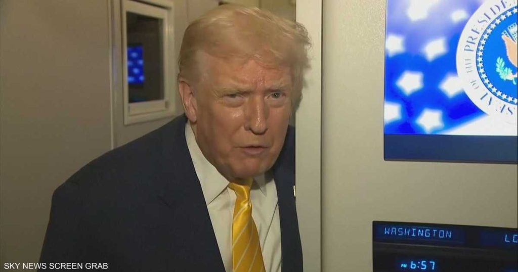 فيديو.. ترامب يهين صحفية بوصف “الخنزيرة الصغيرة”