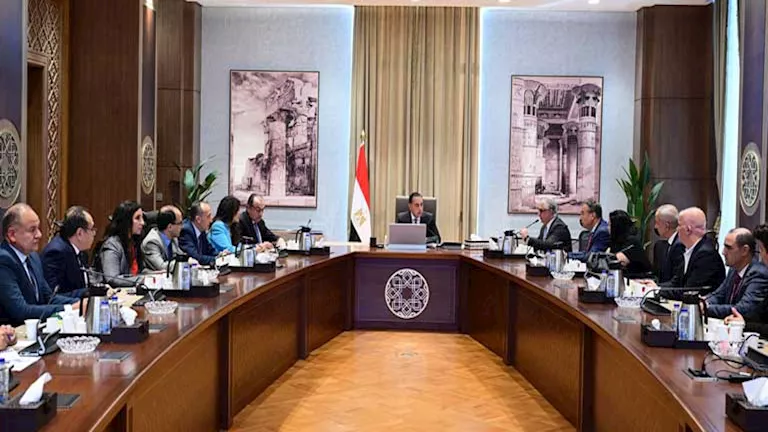 تغليظ الغرامات وقانون جديد.. إجراءات حكومية جديدة لمواجهة الشائعات وال