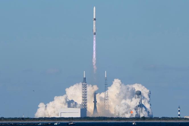 ينطلق صاروخ New Glenn التابع لشركة Blue Origin من محطة كيب كانافيرال الفضائية (فلوريدا) في 13 نوفمبر 2025.