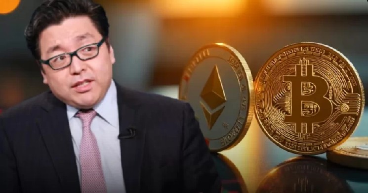 توم لي، الذي خفض مؤخرًا توقعاته لسعر البيتكوين، عاد إلى الارتفاع! أعلن عن أحدث توقعاته للبيتكوين والإيثريوم!