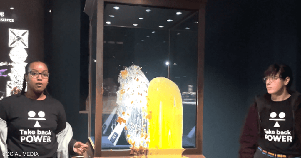 “هجوم حلوى” على صندوق التاج في برج لندن يثير فوض