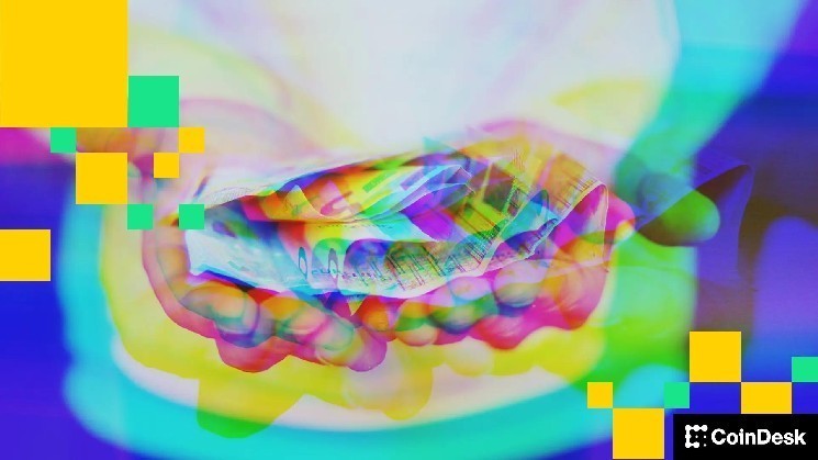 انخفاض العملات المشفرة يمحو رهانات صعودية بقيمة 370 مليون دولار مع تراجع BTC وETH عن المكاسب