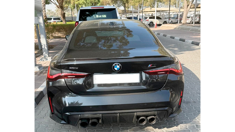 شرطة دبي تضبط سائحاً استخدم مركبة باستعراض خطر