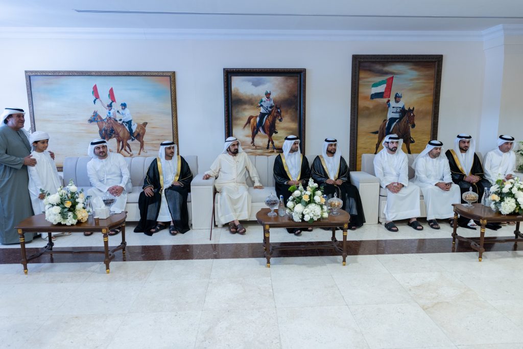 محمد بن راشد يرافقه حمدان ومكتوم بن محمد يحضر أفراح بن غديّر والكتبي