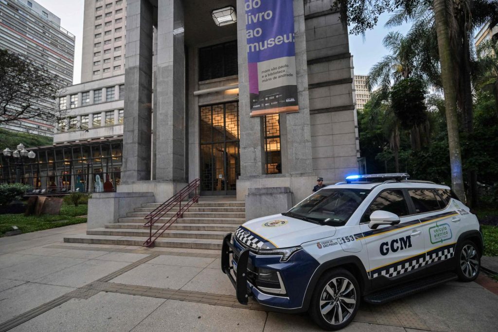 تم القبض على أحد المشتبه فيهما بفضل المراقبة بالفيديو