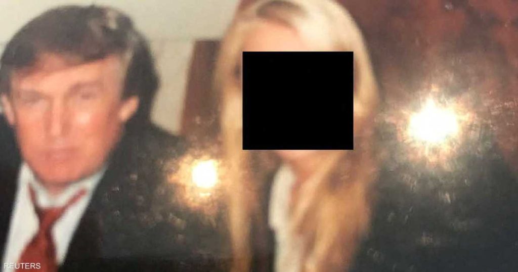 الديمقراطيون ينشرون صورا جديدة لترامب من أرشيف إبستين