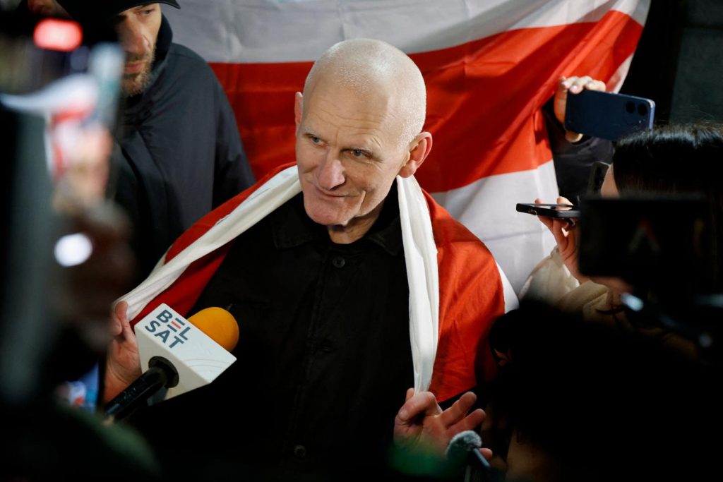 وفي بيلاروسيا، أطلقت الحكومة سراح 123 شخصا من بينهم الحائزة على جائزة نوبل للسلام أليس بيالياتسكي والمعارضة ماريا كولسنيكوفا.