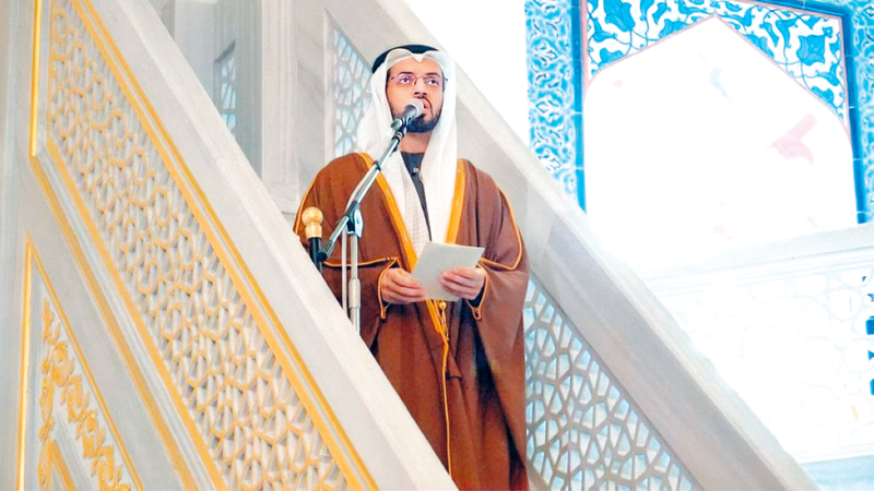 عمر الدرعي: تقديم موعد صلاة الجمعة قرار مجتمعي سببه «لمة العائلة»