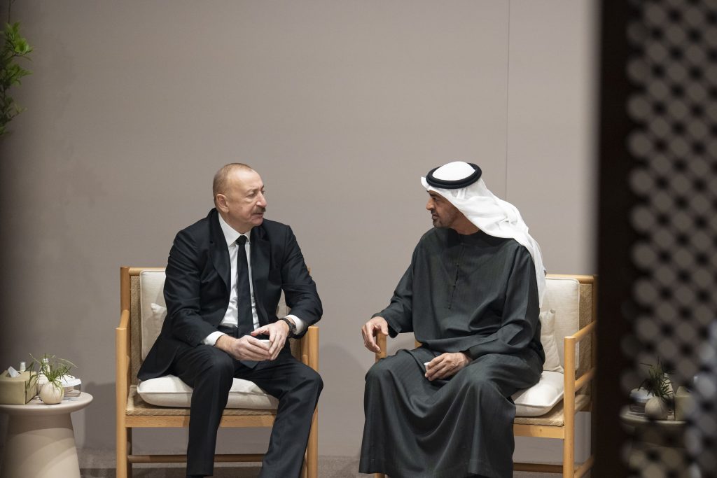 رئيس الدولة ورئيس أذربيجان يبحثان العلاقات الثنائية