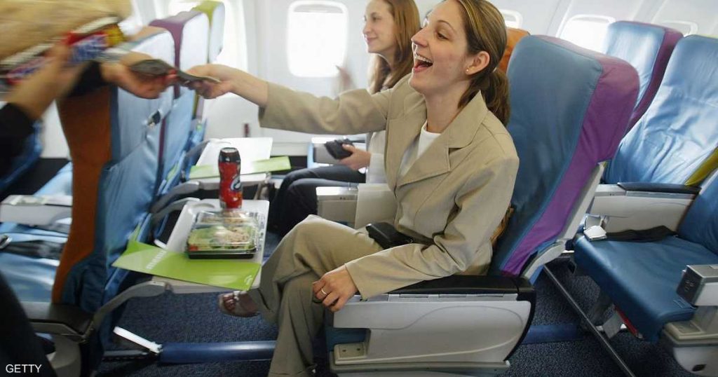 طبيب يكشف أهم نصيحة لتجنب المرض على متن الطائرة