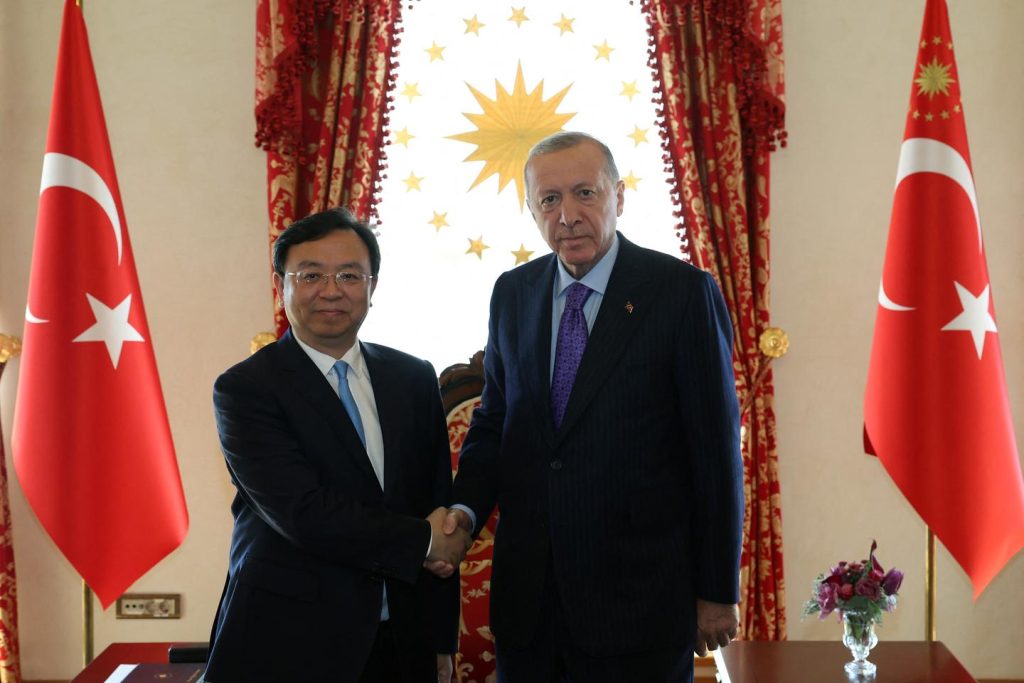 وفي تركيا، تأخر إنشاء شركة السيارات الصينية العملاقة BYD في مانيسا