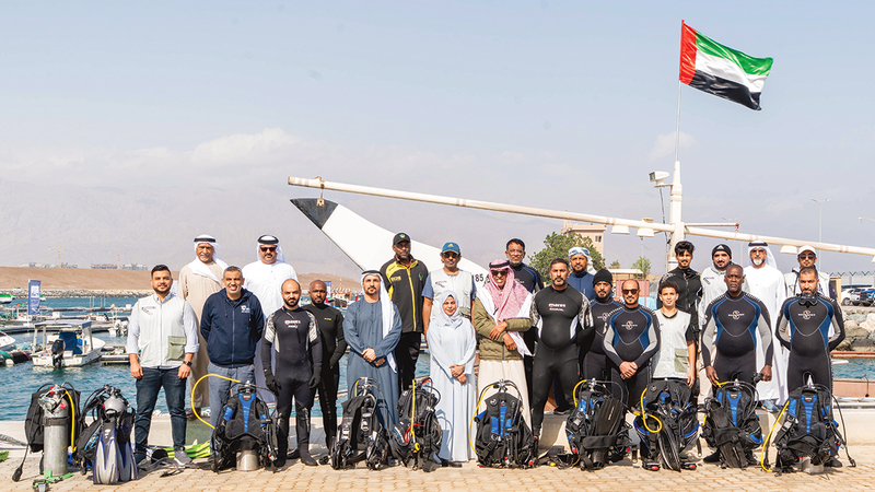 134 غواصاً محترفاً شاركوا في انتشال 740 كيلوغراماً مخلفات بحرية بالفجيرة