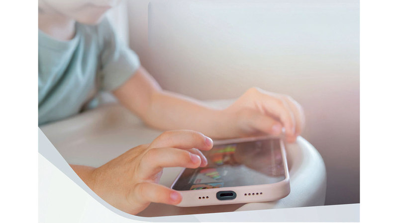 التحصين ضد الإباحية وحظر استغلال البيانات.. أبرز بنود مرسوم السلامة الرقمية للطفل