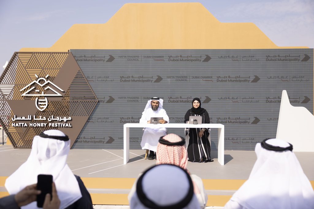 تعاون بين بلدية دبي ومجلس تجار حتا لدعم مشروع البصمة الوطنية للعسل الإماراتي