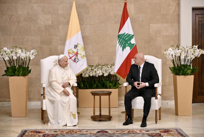 البابا لاوون الرابع عشر يلتقي الرئيس اللبناني جوزف عون في قصر بعبدا الرئاسي شرق بيروت، في 30 نوفمبر 2025.