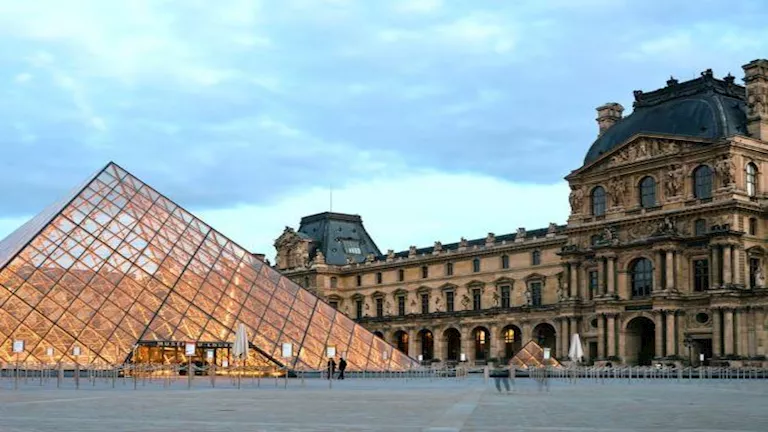 تلف 400 كتاب ووثيقة بمكتبة الآثار المصرية داخل متحف اللوفر