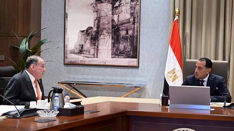 مدبولي يبحث الشراكة مع شركة “بلومبرج جرين”