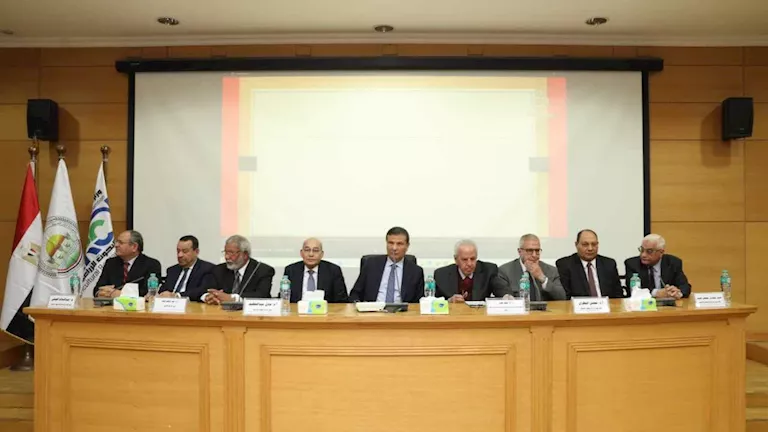 وزير الزراعة يسلم جوائز مركز “البحوث الزراعية” للفائزين