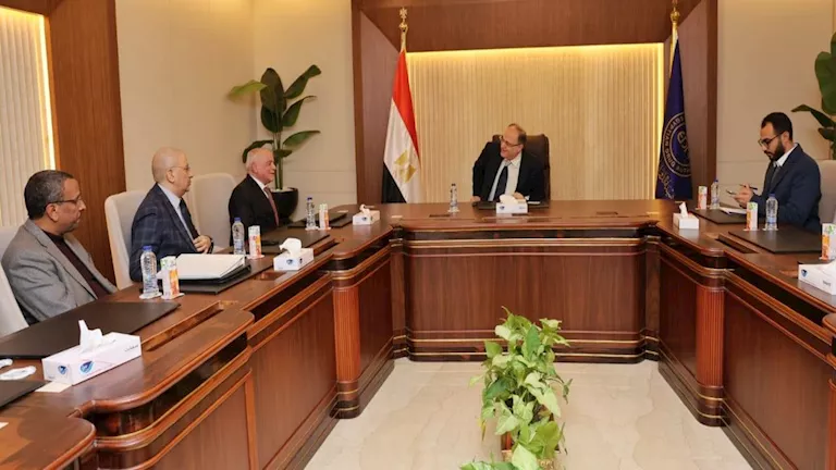 رئيس “هيئة الدواء” يبحث مع ممثلي شركة إنراد تعزيز التعاون المشترك