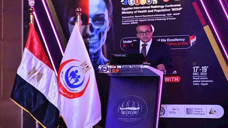 وزير الصحة يتفقد المعرض الدولي الرابع للأشعة