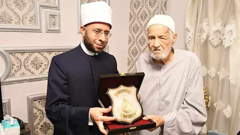 كرّمه الرئيس قبل ٣ أشهر.. وفاة الشيخ منصور الرفاعي عبيد وكيل وزارة الأ