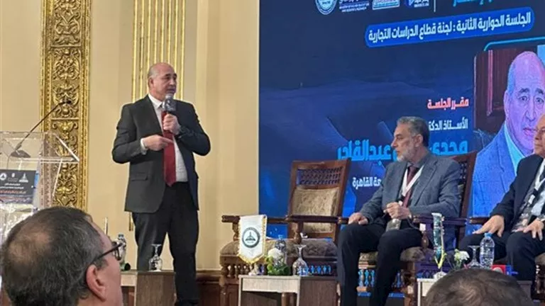 التخرج بعد 3 سنوات.. تفاصيل لائحة كليات التجارة الجديدة