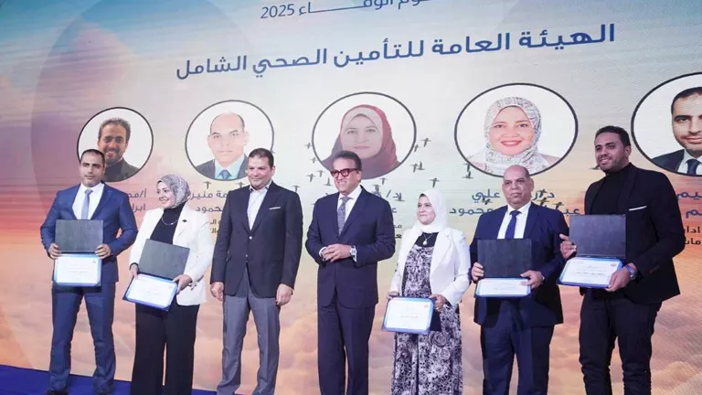 وزير الصحة يُكرم كوادر بهيئة التأمين الصحي الشامل في احتفالية “يوم الو