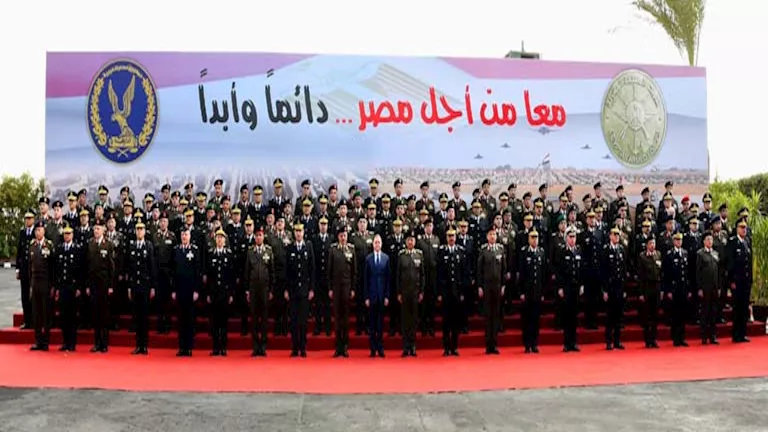 “الدفاع و”الداخلية” تعقدان لقاءً لبحث سبل تعزيز التعاون الأمني