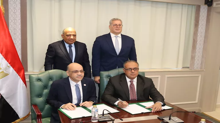 تفاصيل توقيع بروتوكول بين “الكهرباء” و”البترول” لمعالجة المخلفات