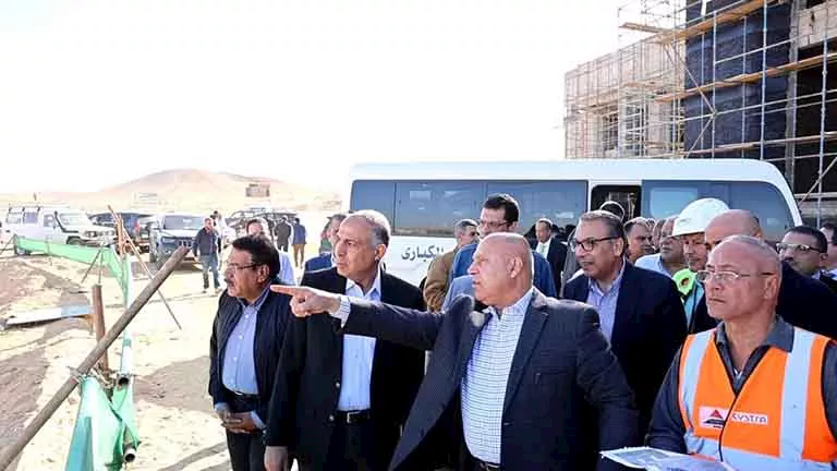 محافظ المنيا ونائب رئيس مجلس الوزراء يتفقدان محطات القطار الكهربائي –