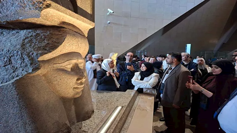أعصاء مجلس “الألكسو” يزورون المتحف المصري الكبير.. صور